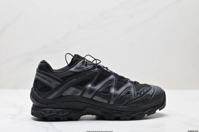 公司级Salomon萨洛蒙 Xt-Quest 探索者系列户外越野跑鞋 鞋面采用Sensifit贴合技术 全方位贴合包裹脚型 鞋跟部鞋底牵引设计 提供强大的抓地性