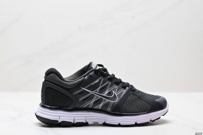 公司级Nike Lunar Glide 2 休闲透气轻便 低帮跑步鞋男款 简约大方的造型设计，给人以随性休闲的时尚格调，穿着舒适轻便，运动灵活自如，满足日常个性