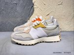 170 #新品上市实拍 New Balance Ms327系列复古休闲运动慢跑鞋。，以更纯粹的复古风格设计打造的全新造型。侧身还以解构设计，将 N 字标志以做