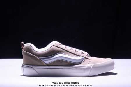 140 Vans Knu Skool缤纷色彩， 直“白”示爱，就在此刻 清新的绿色款搭配印有碎花的鞋带如同春日里刚刚萌发的爱情、充满生机与活力 ！ 尺码：35- - 点击图像关闭