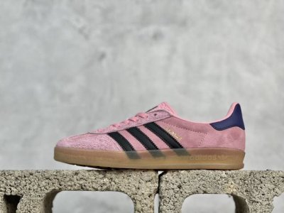 放店私 K版 Ad Originals Gazelle Indoor 三叶草休闲防滑耐磨低帮板鞋 鞋头出色设计 塑就出众贴合感 稳固的后跟贴合足部曲线设计 软弹