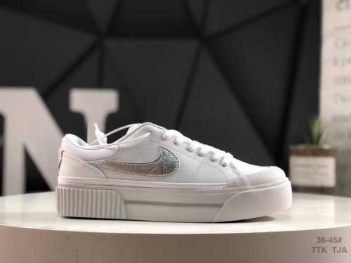 170 Nike 耐克 Court Legacy Lift 女士运动鞋 运动厚底小白鞋 复古休闲鞋，上部和合成的 Strati 重叠,增加纹理、深度和透气性。