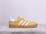 公司级ad Original Gazelle Indoor Trainers 瞪羚室内鞋系列低帮复古百搭休闲运动德训风板鞋 粉黑 Ie7002 独家前帮工艺加持