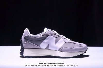 真标New Balance Ms327 复古休闲运动慢跑鞋 以更纯粹的复古风格设计打造的全新造型 侧身还以解构设计 将 N 字标志以做旧压花样式呈现 官方货号: