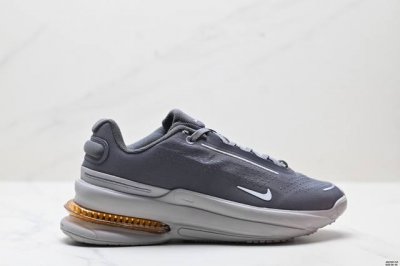 公司级 Nike Air Zoom Upturn 舒适防滑耐磨 耐克 低帮跑步鞋 织物鞋面，轻盈透气，后跟还有Air Zoom 气垫缓震配置， 穿起来脚感蛮舒服