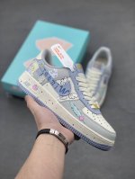 二次元手绘涂鸦“小天使”“Cherub” 空军一号定制板鞋 小天使就像一束光，照亮了身边每一个角落，温暖着每一个人的心。她或许没有真正的翅膀，可她善良、纯真的举