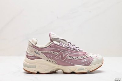 公司级新百伦new Balance 1000 系列低帮复古老爹风休闲运动跑步鞋 New Balance 在不同配色上其鞋面材质呈现不同感觉，无论是运动风抑或是高