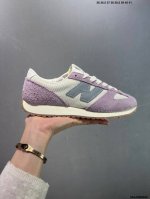 New Balance 推出了全新鞋款。这次复刻的 U471 是基于他们经典档案中的 Nb471跑鞋，赋予其全新的现代设计。虽然保留了原有的轮廓，但也根据当下潮
