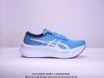 公司级asics 亚瑟士magic Speed 4稳定跑鞋鞋面采用双层提花网面设计，提高包裹性和透气性，后跟搭载稳定系统科技t-Gel提升整体支撑力和结构感，减