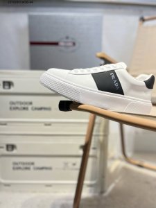 prada 普拉达 专柜同步上市， 新款男鞋、面料精选原版小牛皮，。头层进口丝绸牛皮内里。原版牛里垫脚！原版开模防滑Pu大底，精美线条、简约大气，上脚感超级舒适