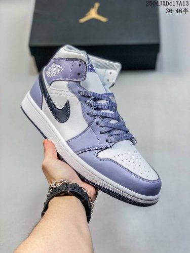 Air Jordan 1 Low Aj1乔1中帮休闲板鞋 同步官方配色 原档冲孔鞋头 正确满胶鞋垫 四线拉帮 原厂织唛标 鞋舌高弹海绵填充。 Size： 36