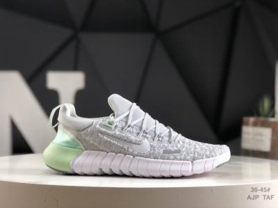 耐克 Nike Free Run 5.0 耐克 赤足5.0 轻便透气运动跑步鞋 类似袜子的Nike Free Run 5.0由至少20%的可回收材料制成，旨在从