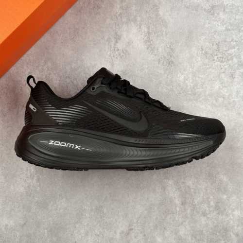 本地 核心私 公司级Nike Vomero 18 耐克 舒适减震防滑 低帮跑步鞋 全掌Reactx泡绵中底 前掌和后跟还配备了Air Zoom气垫单元 据说跑起