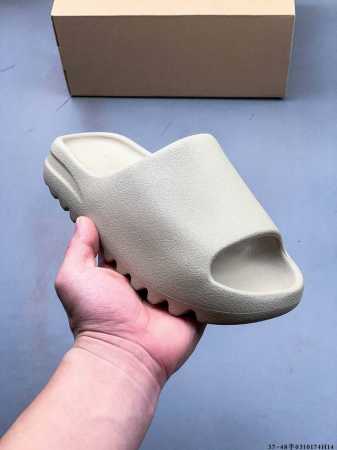 100 公司级！Kanye West X Yeezy Slide“Resin”椰子拖鞋 侃爷再度联乘！采用Eva泡棉式一体成形鞋模#配置鞋底凹埳设计亦提供缓震及 - 点击图像关闭