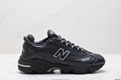 公司级新百伦New Balance 1000 系列低帮复古老爹风休闲运动跑步鞋 New Balance 在不同配色上其鞋面材质呈现不同感觉，无论是运动风抑或是高
