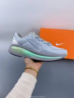Nike Vomero 18 耐克 舒适减震防滑 低帮跑步鞋 全掌Reactx泡绵中底 前掌和后跟还配备了Air Zoom气垫单元 据说跑起来更快更舒适哦 这次