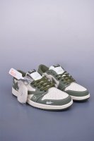 Fragment X Travis Scott X 斯图西 Air Jordan 1 Low 三方联名倒钩 全新的三方联名低帮倒钩鞋面延续了黑脚趾设计，整双鞋以