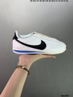 原楦开发版型#斜纹过胶工艺 耐克Nike Classic Cortez 经典阿甘休闲跑步鞋。纯粹而执着的精神，使得Cortez种在了一代人的心里，无论是否喜欢它