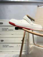 crocs 卡骆驰 Eva 舒适轻便 洞洞鞋 凉鞋 拖鞋 时尚撞色设计 充满活力的全新系列 同时拥有复古条纹与经典Logo标志 可调节后跟带 放前面变成惬意舒适