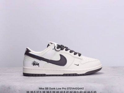 耐克nike Sb Dunk Low Pro 复古低帮 真标 休闲运动滑板板鞋。采用脚感柔软舒适zoomair气垫，有效吸收滑板等极限运动在落地时带来的冲击力，