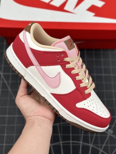 St版 耐克nike Sb Dunk Low Prm 白红培根 复古低帮休闲运动滑板板鞋 采用脚感柔软舒适zoomair气垫，有效吸收滑板等极限运动在落地时带来