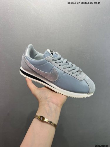 nike Classic Cortez 耐克经典轻便舒适阿甘鞋休闲跑步鞋运动鞋 纯粹而执着的精神 使得Cortez种在了一代人的心里 无论是否喜欢它复古的鞋型