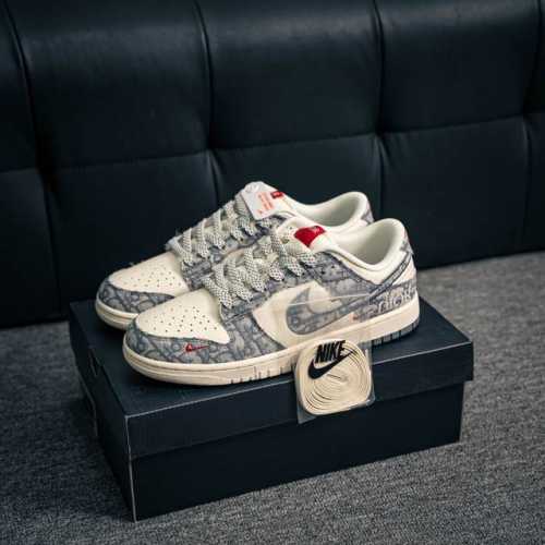 核心私 Nike Dunk 全套原楦原模倾力打造完美版型 独家原厂航空铝磨具打磨大底 鞋头坡度极致还原 无解鞋型 原盒原配 圈内天花板工艺 原厂冲刀 超高清洁度