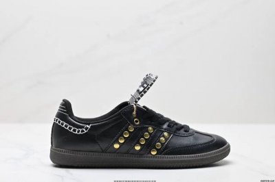 真标Adidas Originals Gazelle Indoor 三叶草休闲防滑耐磨低帮板鞋 鞋头出色设计 塑就出众贴合感 稳固的后跟贴合足部曲线设计 软弹舒