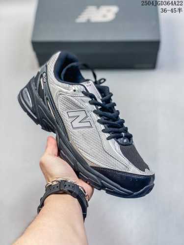 New Balance 509系列 复古休闲运动慢跑鞋 经典网面复古鞋型 造型简洁流畅 层次材质方面设计师在不同色彩区域同样采用拼接方式将翻毛皮、麂皮、网眼等面