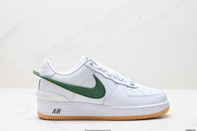 真标Ambush X Nk Air Force 1‘07 Low Sp 空军一号联名标志性的Swoosh延伸至鞋跟之外 鞋舌和鞋垫上印有Ambush品牌标志 整