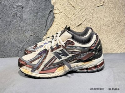 250 #新品上市实拍 New Balance Warped Runner Uwrpomob 复古休闲运动慢跑鞋，破坏解构做旧，步态稳定。T-Beam大底提供足