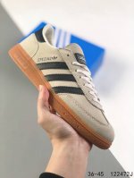 真标带半码！ Adidas Handball Spezial 阿迪达斯经典款 德训复古休闲板鞋 #全鞋采用反毛皮制作 牛筋耐磨大底 承载青春情怀的板鞋 经典三条