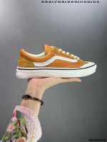 Vans Classics Knu Skool 苏格兰格纹拼接 厚鞋舌面包鞋 Vans联名超火的土豆鞋，复古经典，鞋头放大、包边上移加厚、鞋舌加厚。Vans C