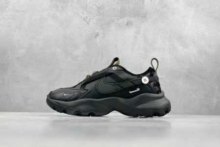 Ds版 W Nike Tc 7900 新款老爹鞋 注入非凡时尚气息 塑就高雅外观 耐穿合成材质搭配柔软丝绒 该鞋款保留了挚爱的加垫鞋口 柔软泡绵缓震配置 和抓附 - 点击图像关闭