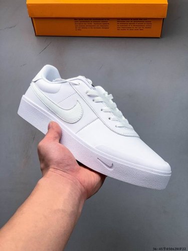 nike Blazer Phantom Low男女子运动板鞋 厚底增高休闲鞋。采用轻盈利落设计，焕新演绎经典鞋款。该鞋款带来舒适足底体验，结合鞋侧壁加固设计，缔