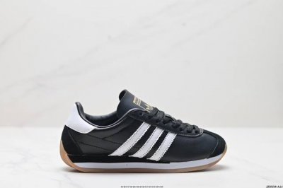 公司级阿迪达斯 Adidas WB Country 生胶底 秀气大方的鞋型 气质修身。以现代设计融合复古跑步和足球风，采用锦纶和绒面革鞋面，灵感源自70年代 c