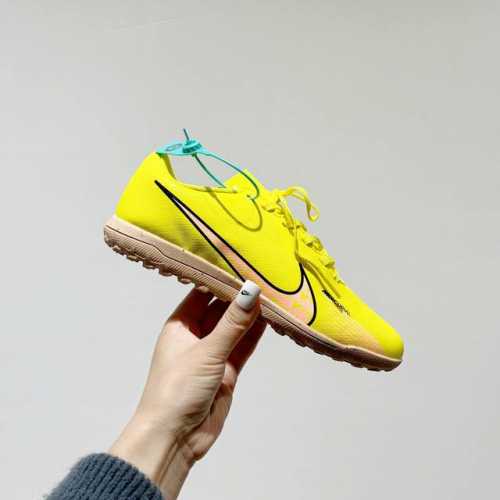 耐克NK刺客15代儿童训练足球鞋 SIZE:30-35码 下一代运动传奇：Nike React幼苗刺客15 儿童足球新星们的秘密武器！Nike刺客15代儿童训练