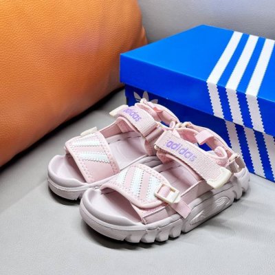 adidas包头魔术贴沙滩凉鞋官网首发爆款热上市 阿迪达斯包头设计 护趾防踢撞 抵御外力伤害，保护脚趾免于受伤 轻质耐磨防滑Eva鞋底惊喜的休闲感 穿脱便捷魔术