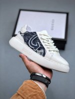 Gucci 古驰今年最新款男鞋 全品相 顶级进口材料极为亲肤舒适 摸上去非常的细腻 版型上很正 进口牛皮+真皮内里+几何构图案 奢华生动 图案透气不闷热 更为牢