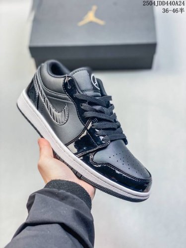 真标带半码！ 耐克Nike Air Jordan 1 Mid“ Aj1 乔1代 乔丹一代低帮系列经典复古文化休闲运动篮球鞋采用头层皮与牛剖革鞋面材质#中底注胶孔