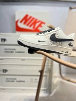 斯图西联名 X 耐克 Nike Air Force 1 '07空军一号 百搭休闲运动板鞋。柔软、弹性十足的缓震性能和出色的中底设计，横跨复古与现代的外型结合，造