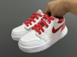 乔丹1代低帮魔术贴儿童运动鞋 SIZE：24-37码 经典乔一低帮系列 魔术贴松紧带设计，穿脱超方便 优质皮料拼接，质感满满 耐磨防滑大底，满足日常需求