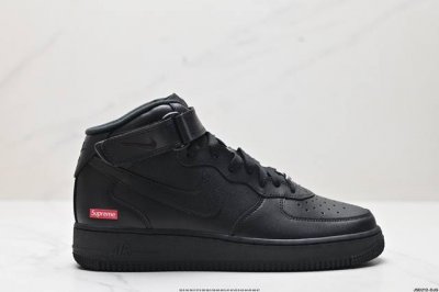 公司级耐克nike Air Force 1 Low 空军一号中帮百搭休闲运动板鞋。柔软、弹性十足的缓震性能和出色的中底设计，横跨复古与现代的外型结合，造就出风靡