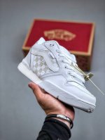 万斯 面包鞋 厚底增高板鞋 Dime × Vans Rowley Xlt “ 新联名来了 ”Vans 再度携手 Dime 展开合作，对颇具辨识度的 Rowley