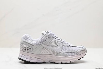 公司级耐克nike Zoom Vomero 5 马拉松复古跑五代休闲运动慢跑鞋 采用环保纤维革饰片组合网眼布鞋面材质 升级正确后跟tpu加固 耐弯折热塑框架支撑