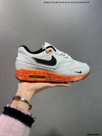 230 公司级耐克/Nike Air Max1 Sp混合科技 透气后掌半气垫慢跑鞋 兼具非凡优质外观和出色穿着体验！性能出众的一双透气鞋面后置半掌气垫运动鞋。货