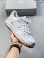 公司级耐克Nike Air Force 1 07空军一号低帮百搭休闲运动板鞋 柔软 弹性十足的缓震性能和出色的中底设计 横跨复古与现代的外型结合 造就出风靡全球