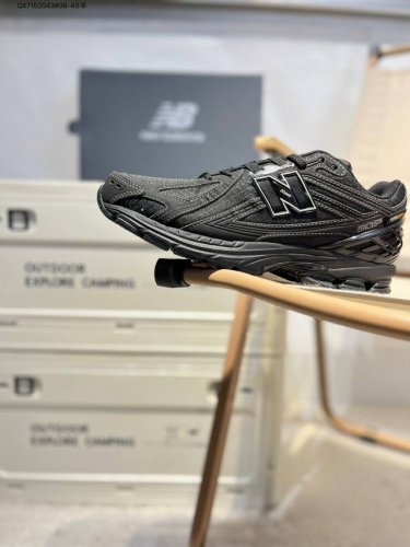 new Balance 1906系列复古老爹风休闲鞋 #采用轻质牛剖革拼接透气网眼衬垫织物鞋面材质 T-Beam大底提供足步弓支撑 保持步态稳定 后跟搭载外露缓