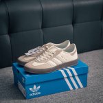 260 核心私 Clot X Adidas Originals Gazelle 重磅联名 这款鞋在保留Gazelle经典轮廓的同时，注入了创新设计元素。其以“光