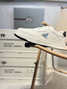 prada 普拉达 专柜同步上市， 新款男鞋、面料精选原版小牛皮，。头层进口丝绸牛皮内里。原版牛里垫脚！原版开模防滑Pu大底，精美线条、简约大气，上脚感超级舒适
